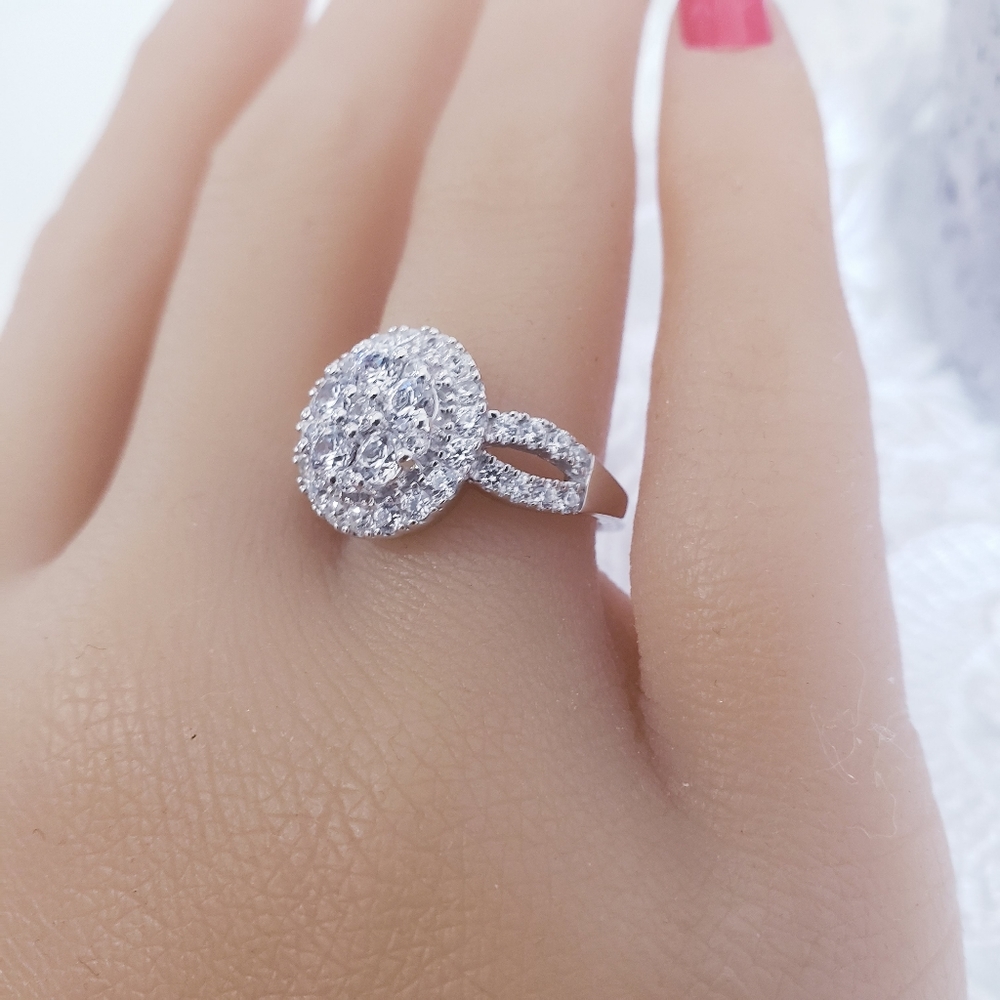 🤍🩵NEW! Swarovski Sterling Silver ring 2.4ctw